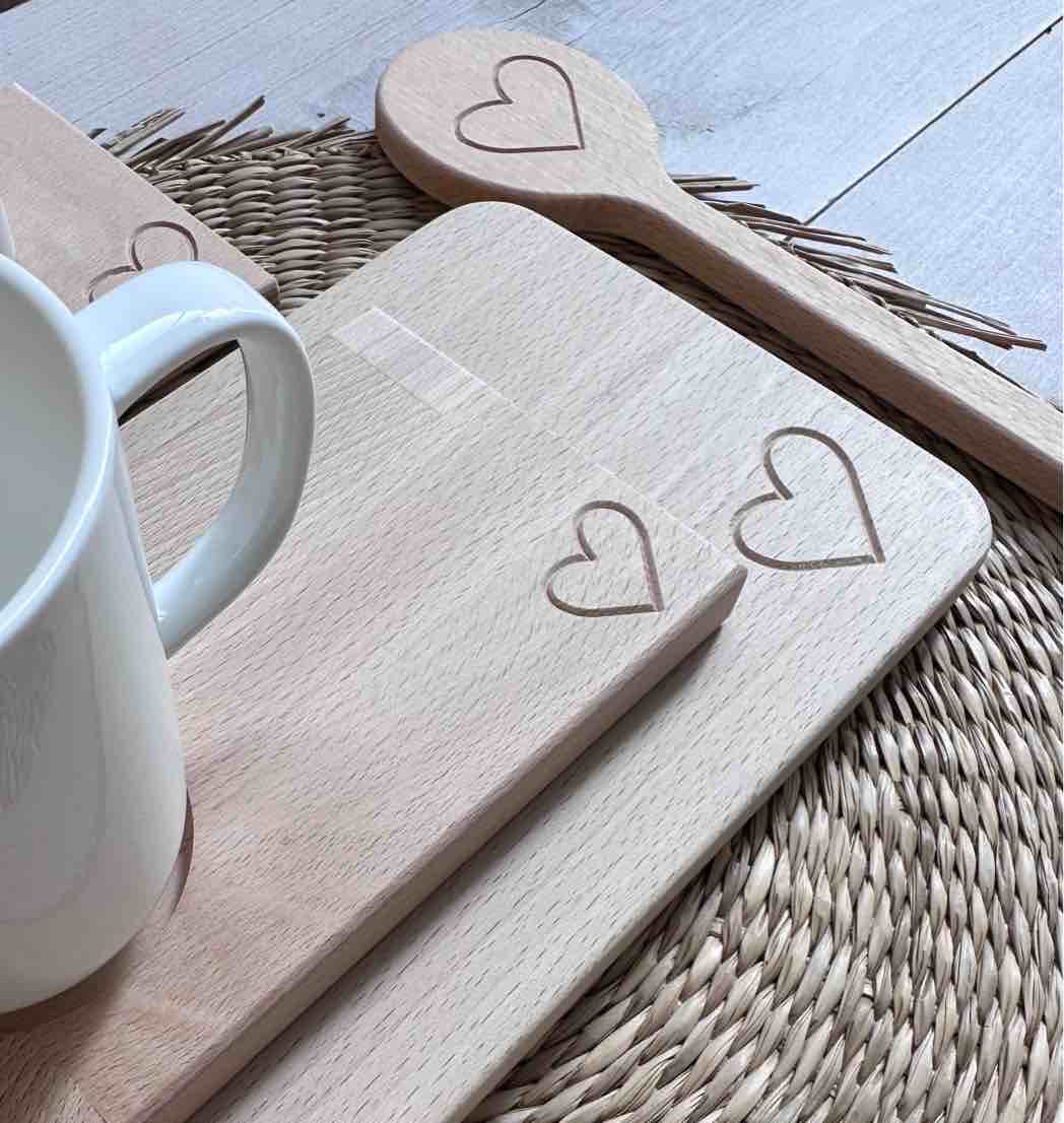 TAGLIERE 17x28 cm Cuore inciso